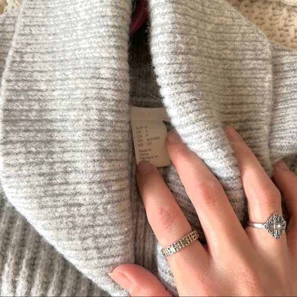 • Ribbed Turtleneck sweater • - Picture 3 of 4